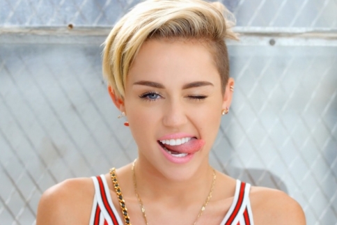 Miley Cyrus style! Μ’ αρέσουν και τα αγόρια και τα κορίτσια