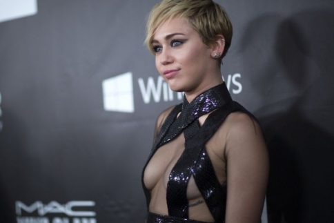 Μiley απλά σταμάτα! Η νέα topless φωτογραφία της στο Instagram