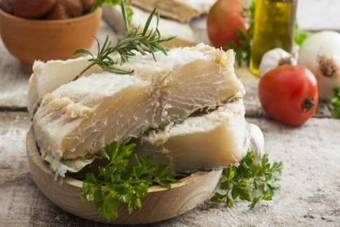 Εύκολη συνταγή: Σήμερα η ημέρα απαιτεί μπακαλιάρο με σκορδαλιά