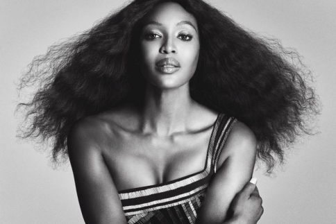 Tι και αν είναι supermodel; Η Naomi Campbell αγχώνεται ακόμα στο catwalk