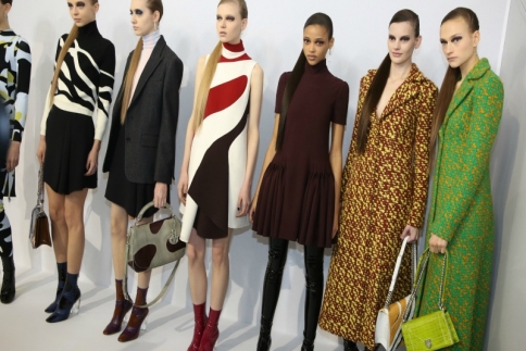 Paris fashion week : H minimal συλλογή του οίκου Dior είναι γεγονός για το φθινοπώρο-χειμώνα 2015/2016