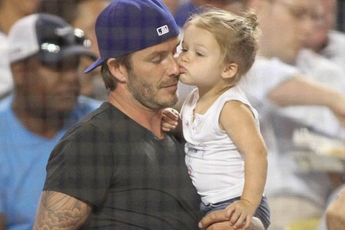 David Beckham: Παίζει και η Harper ποδόσφαιρο!