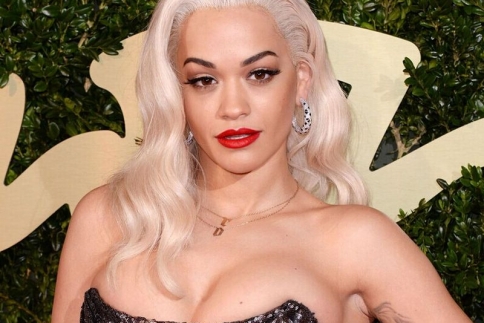 Rita Ora: Μισούσα το στήθος μου!
