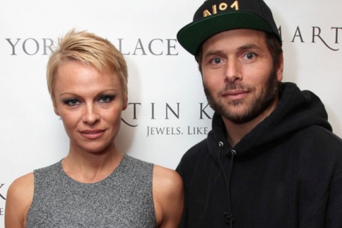 Pamela Anderson: Χώρισε επειδή δεν έκανε sex με τον σύζυγο της