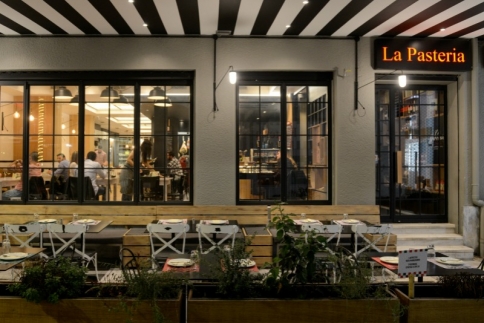Followme διαγωνισμός! Valentine + La Pasteria = Love For Ever