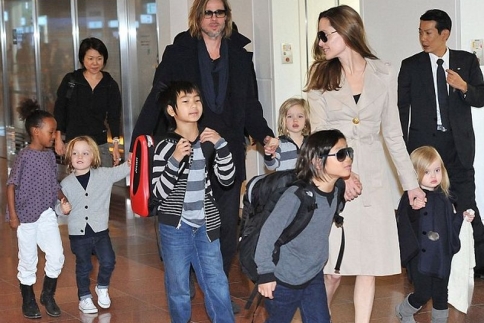 Brad Pitt σε κρίση: Τα παιδιά του θέλουν να κάνουν... τατουάζ!