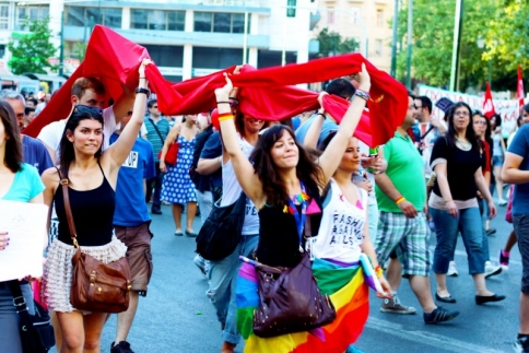 Εγώ που είμαι straight γιατί δεν βγαίνω να κάνω παρέλαση; 