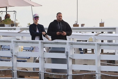 Το... έριξε στον διαλογισμό ο Justin Bieber;