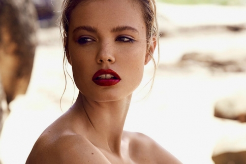 Ο οίκος Chanel  έβγαλε την πιο κόκκινη σειρά make up!