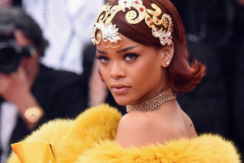 Rihanna: Ξεκίνησε κόντρα με τον Batman!