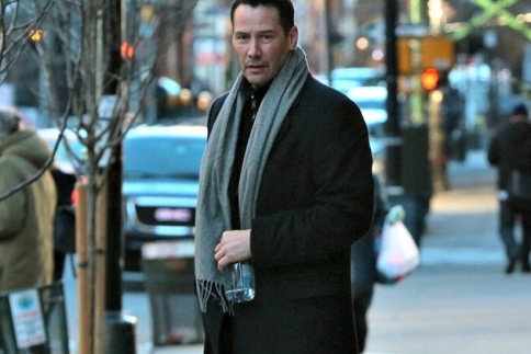 Ο Keanu Reeves παραμένει κομψός και sexy