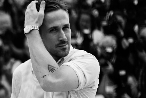 Ο Ryan Gosling με αχτένιστα μαλλιά και μουστάκι! 