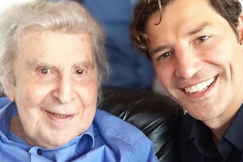 Σάκης Ρουβάς και Μίκης Θεοδωράκης βγάζουν selfie