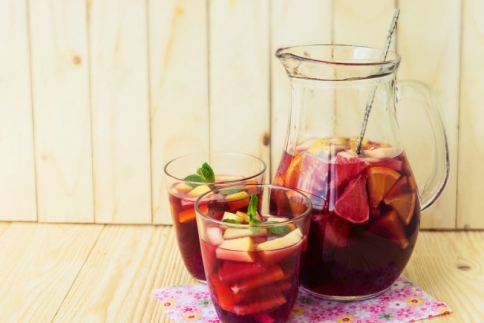 Φθινοπώριασε! Φτιάξε σπιτική sangria και κάλεσε τις φίλες σου