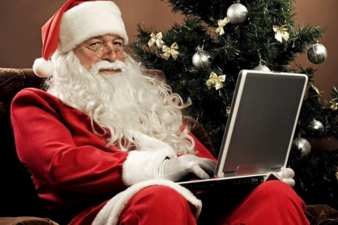 Ο Άγιος Βασίλης έμπλεξε! Οι wish lists των stars της showbiz