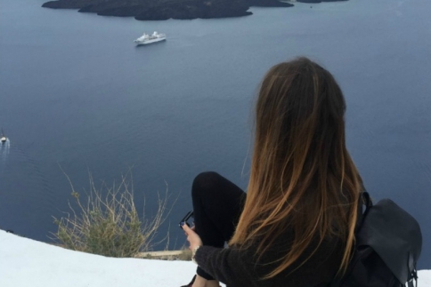 Σκέφτεσαι διακοπές στη Σαντορίνη; Που να πας και να το παίξεις έξυπνη στην παρέα!