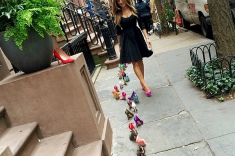 Ποιους νευρίασε η Sarah Jessica Parker με τα σκόρπια παπούτσια της;