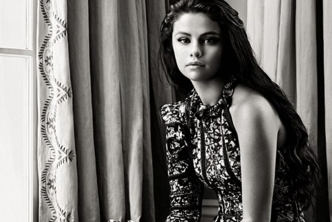 Selena Gomez : Αγαπώ ακόμη τον Justin Bieber