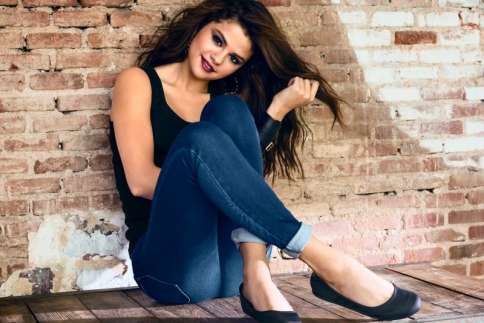 Selena Gomez : Έκανα χημειοθεραπείες – Έχω λύκο