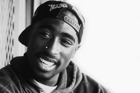 Tupac : Ομολογία αστυνομικού πως είναι ζωντανός!