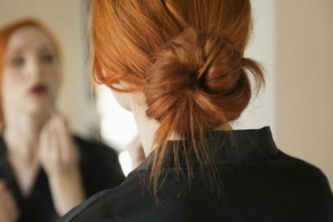 Φριζάρουν τα μαλλιά σου; Αυτοί οι κότσοι θα σε σώσουν