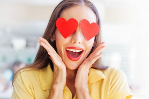 Αν έχεις τρέλα με τα emoji τότε θα λατρέψεις αυτά τα μανικιούρ