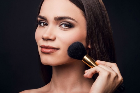 Η αλήθεια μιας beauty vlogger: Μην πιστεύεις όσα βλέπεις