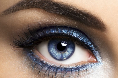 Μακιγιάζ: Μετά τα galaxy nail art υπάρχει και το galaxy smoky eye
