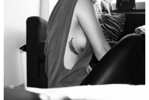 Πάθαμε εμμονή με τα sideboob τατουάζ! Εσύ; (Σχέδια για να διαλέξεις)