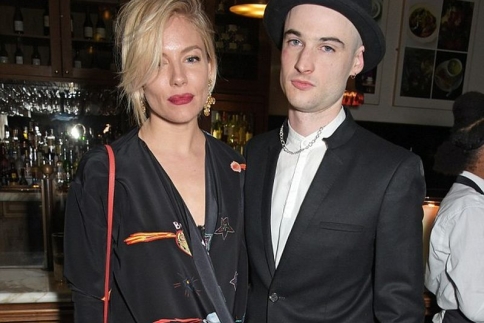 Sienna Miller: Χώρισε με τον Tom Sturridge