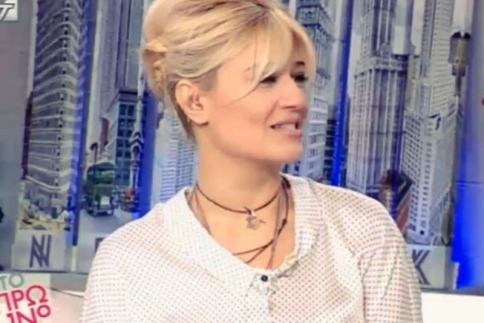 SPOTTED NOW: Το office look της Φαίης Σκορδά