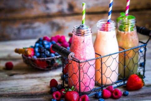 Πώς να φτιάξεις smoothie χωρίς να χρησιμοποιήσεις μπλέντερ;