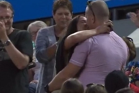 Της έκανε πρόταση γάμου σε αγώνα τένις του Novak Djokovic κι εκείνος...
