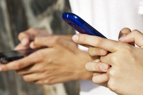 Social media: 8 πράγματα που μας τη δίνουν 