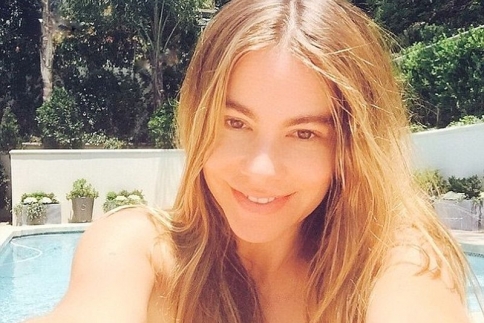 Sofia Vergara: Με make up free look και λαμπερή