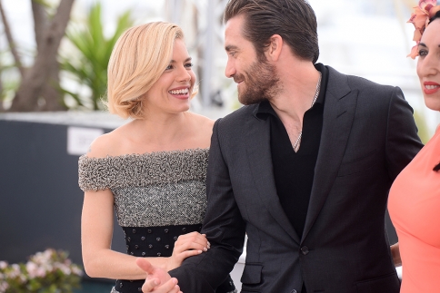 Jake Gyllenhaal: Πονηρά γελάκια με τη Sienna Miller 