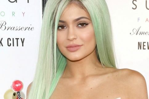 Nail junkies ενωθείτε! Τα πιο ωραία νύχια της Kylie Jenner είναι εδώ