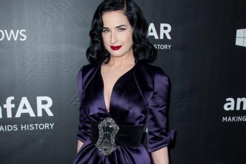 Απλό μακιγιάζ εμπνευσμένο από την Dita Von Teese (video)