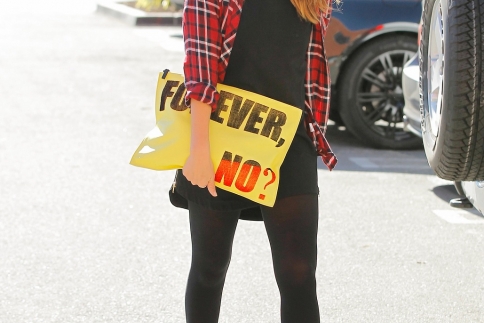Μαύρο και καρό: Εκπνεύσου το grunge look της Jessica Alba