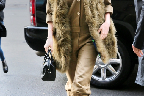 Ντύσου σαν τη Dakota Johnson: βρες κι εσύ το jumpsuit που σου ταιριάζει