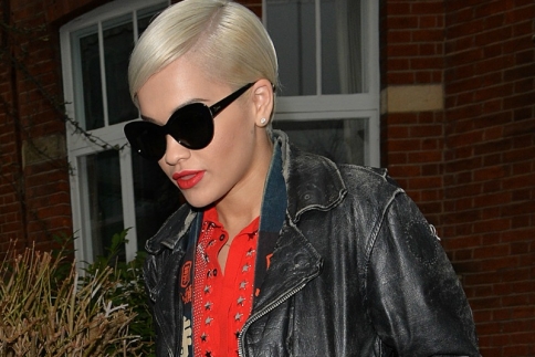 Τόλμησε τις αλλαγές στα μαλλιά όπως η Rita Ora! Όλα τα προϊόντα styling που θα χρειαστείς