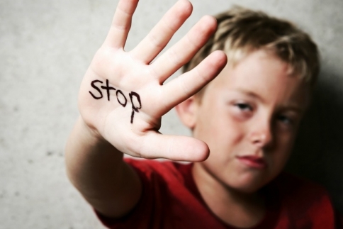 Bullying: Ένα παιδί - θύμα λέει την συγκλονιστική ιστορία του! (vid)