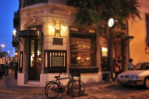Συνοικιακά bar: Όλα αυτά που έγιναν viral