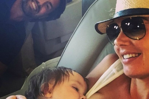 Τamara Ecclestone: Πόσταρε ξανά φωτογραφία που θηλάζει την κόρη της