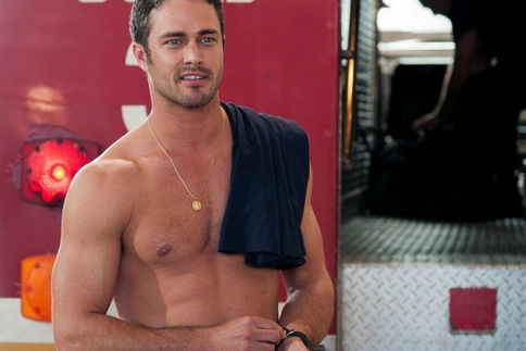 Tυχερή Lady Gaga! O Taylor Kinney είναι ο super hot αρραβωνιαστικός της!