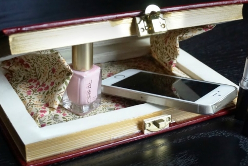 Φτιάξε μόνη σου ένα clutch από παλιό βιβλίο