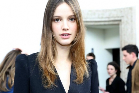  Fashion Week: Μια ματιά στα backstage των παριζιάνικων catwalk