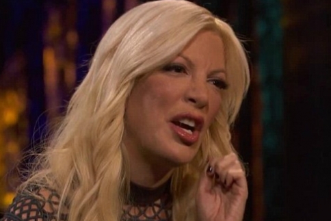Η Tori Spelling αποκάλυψε ότι κοιμήθηκε με δυο από τους πρωταγωνιστές του Beverly Hills! Juicy!