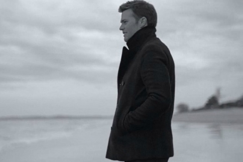 Ο σέξι Tom Brady πρωταγωνιστεί στη νέα καμπάνια της UGG