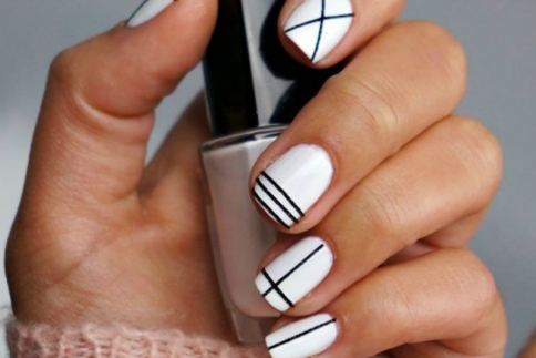 Γεωμετρικά nail art για minimal lovers